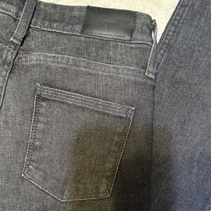 A26.  Smith and rogue women’s no. 75 high-rise Black Skinny Jeans size 25 x 28